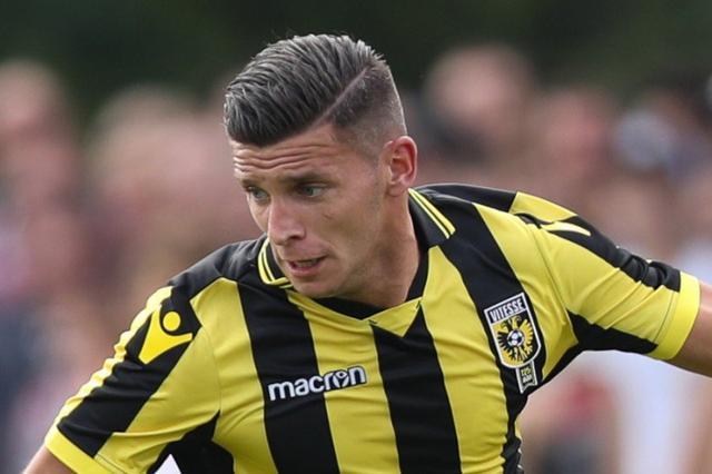 毫不做作的 毫不做作的