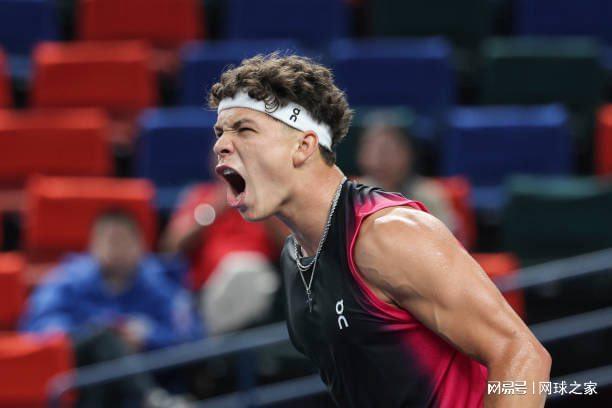 在防守端加 在防守端加